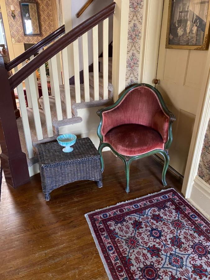 Pansy'S Parlor Bed & Breakfast 戈尔登 外观 照片