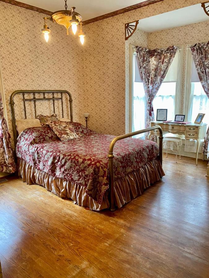 Pansy'S Parlor Bed & Breakfast 戈尔登 外观 照片