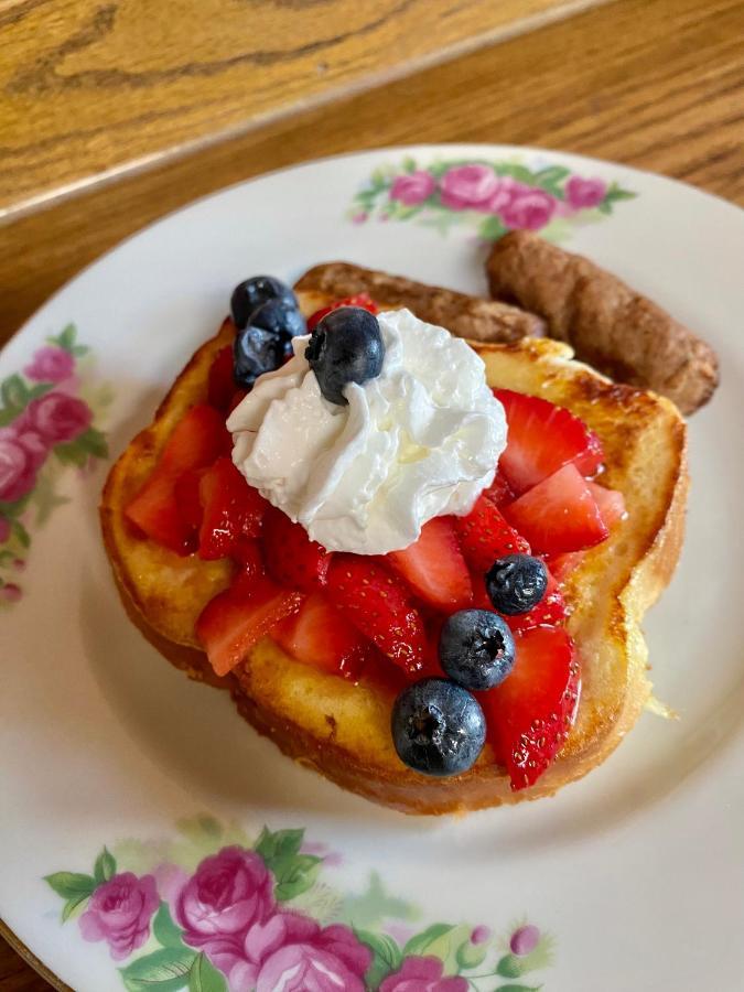 Pansy'S Parlor Bed & Breakfast 戈尔登 外观 照片