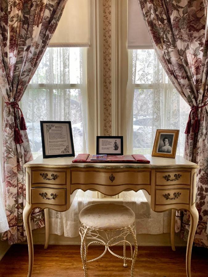 Pansy'S Parlor Bed & Breakfast 戈尔登 外观 照片