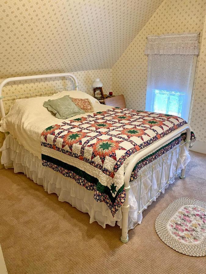 Pansy'S Parlor Bed & Breakfast 戈尔登 外观 照片