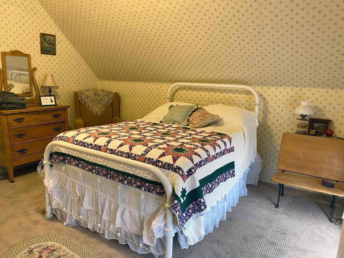 Pansy'S Parlor Bed & Breakfast 戈尔登 外观 照片