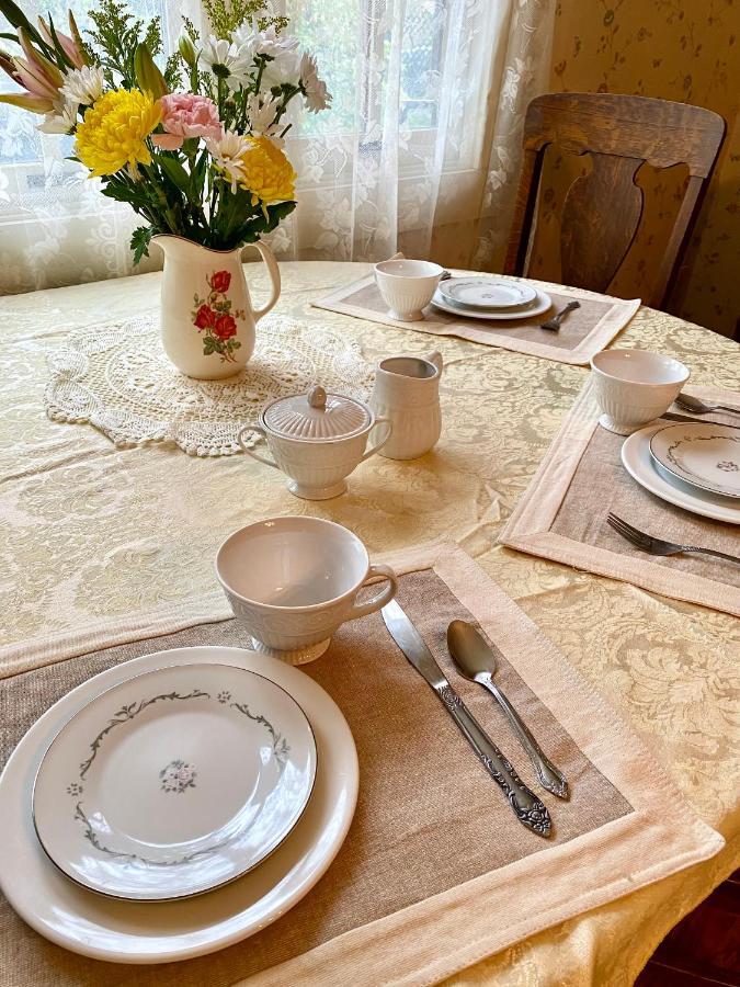 Pansy'S Parlor Bed & Breakfast 戈尔登 外观 照片