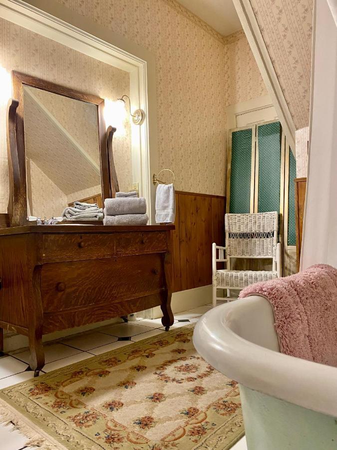 Pansy'S Parlor Bed & Breakfast 戈尔登 外观 照片